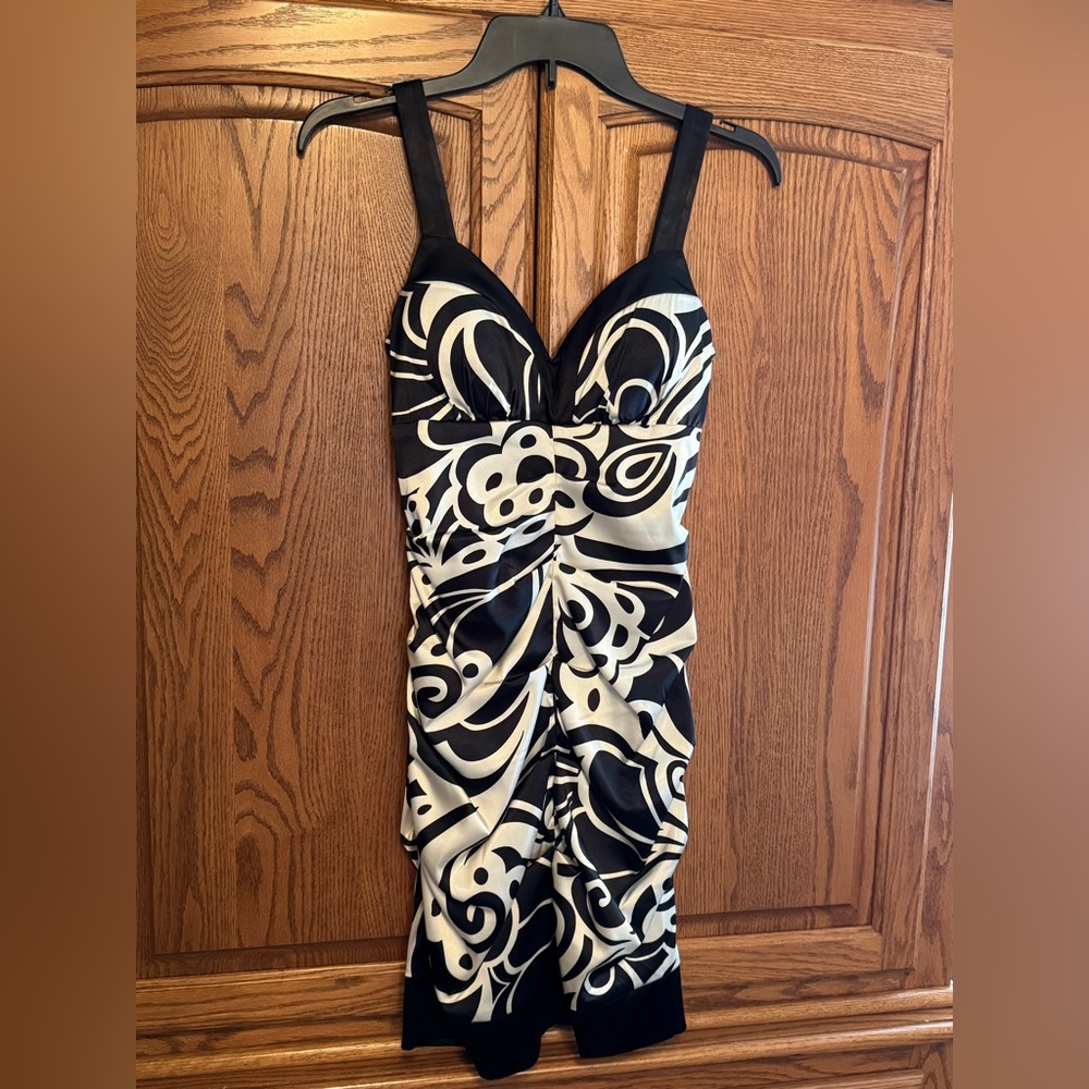 B. Darlin Black and White Patterned Dress size 5/6